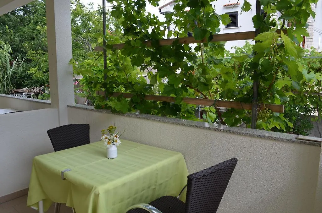 Apartments & Rooms Dordic Baska  Jurandvor