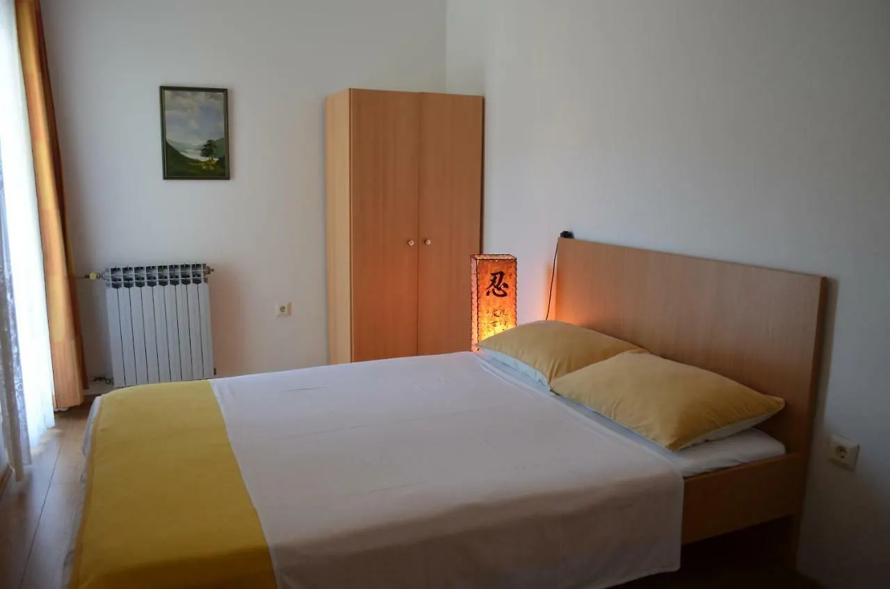Apartments & Rooms Dordic Baška 3*,  Kroatien