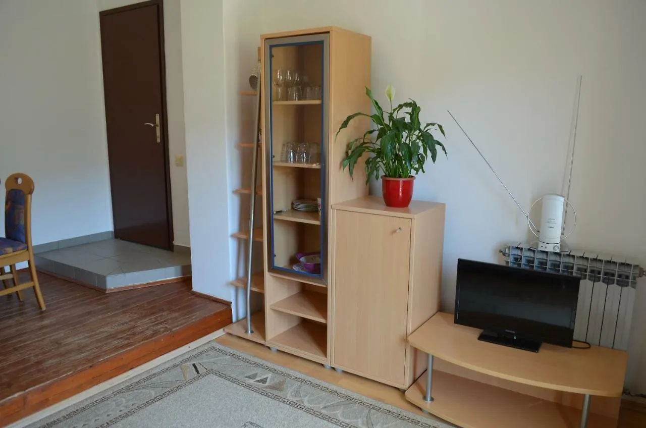 Apartments & Rooms Dordic Baska  3*, Jurandvor