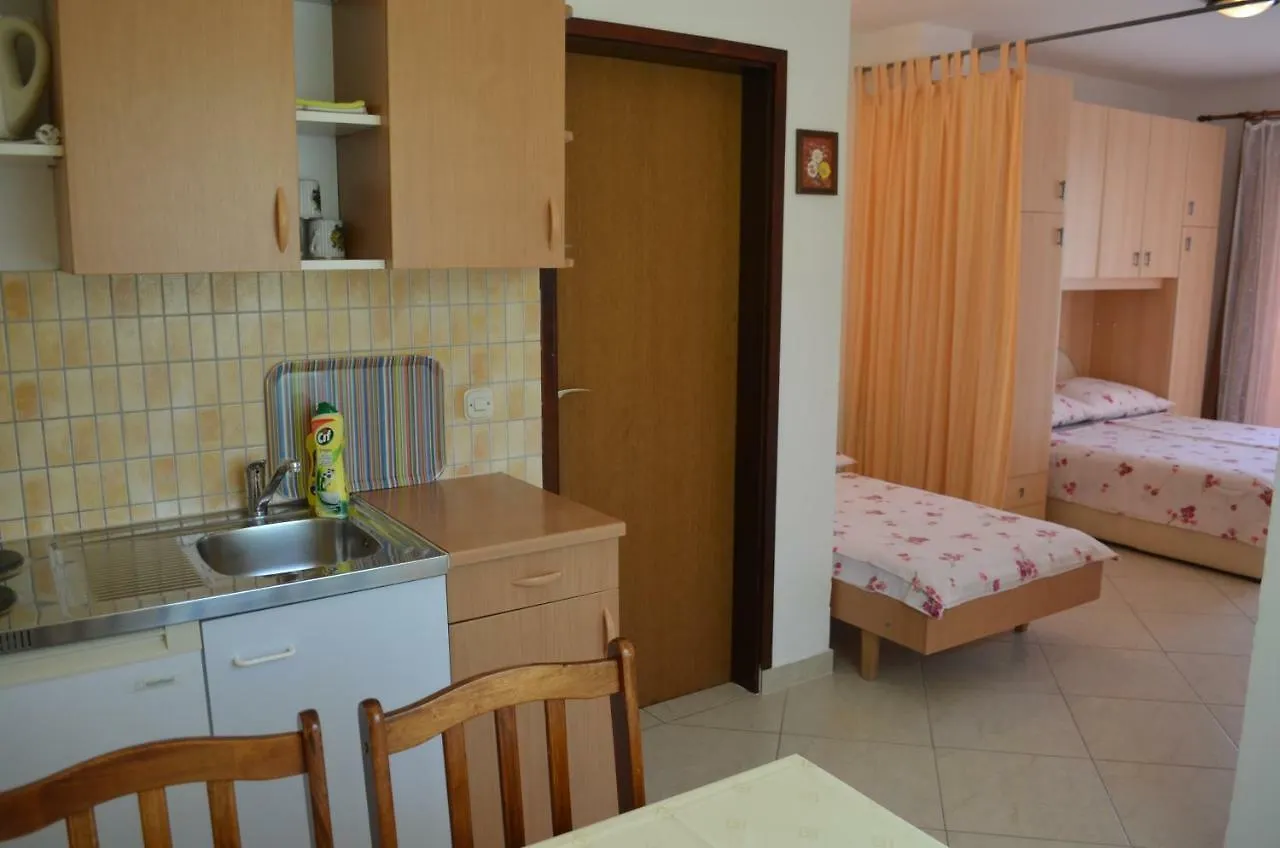 Guest house Apartments & Rooms Dordic Baska