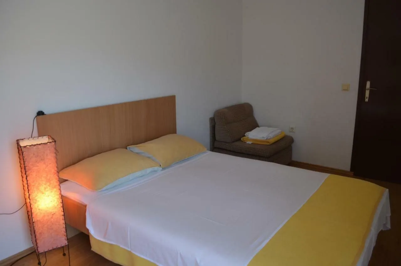 Apartments & Rooms Dordic Baška 3*,
